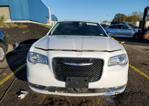 2017 Chrysler 300C z USA, uszkodzony, nr VIN 2C3CCAEG2HH586700